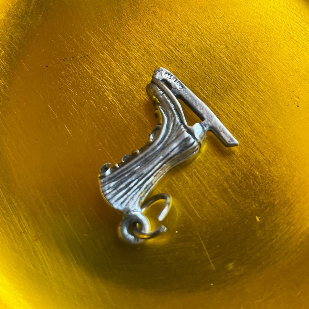 ⛸️ Sterling Silver Ice Skate Charm - Picture 4 of 4